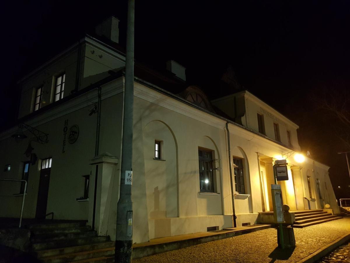 Quadrans Hostel And Caffee Na Dworcu Kolejowym Modlin 7 Min Jazdy Lotniskowym Autobusem Wahadlowym Nowy Dwór Mazowiecki Exteriér fotografie